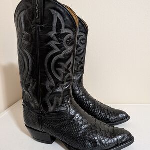 Men's Tony Lamas Western Boots.